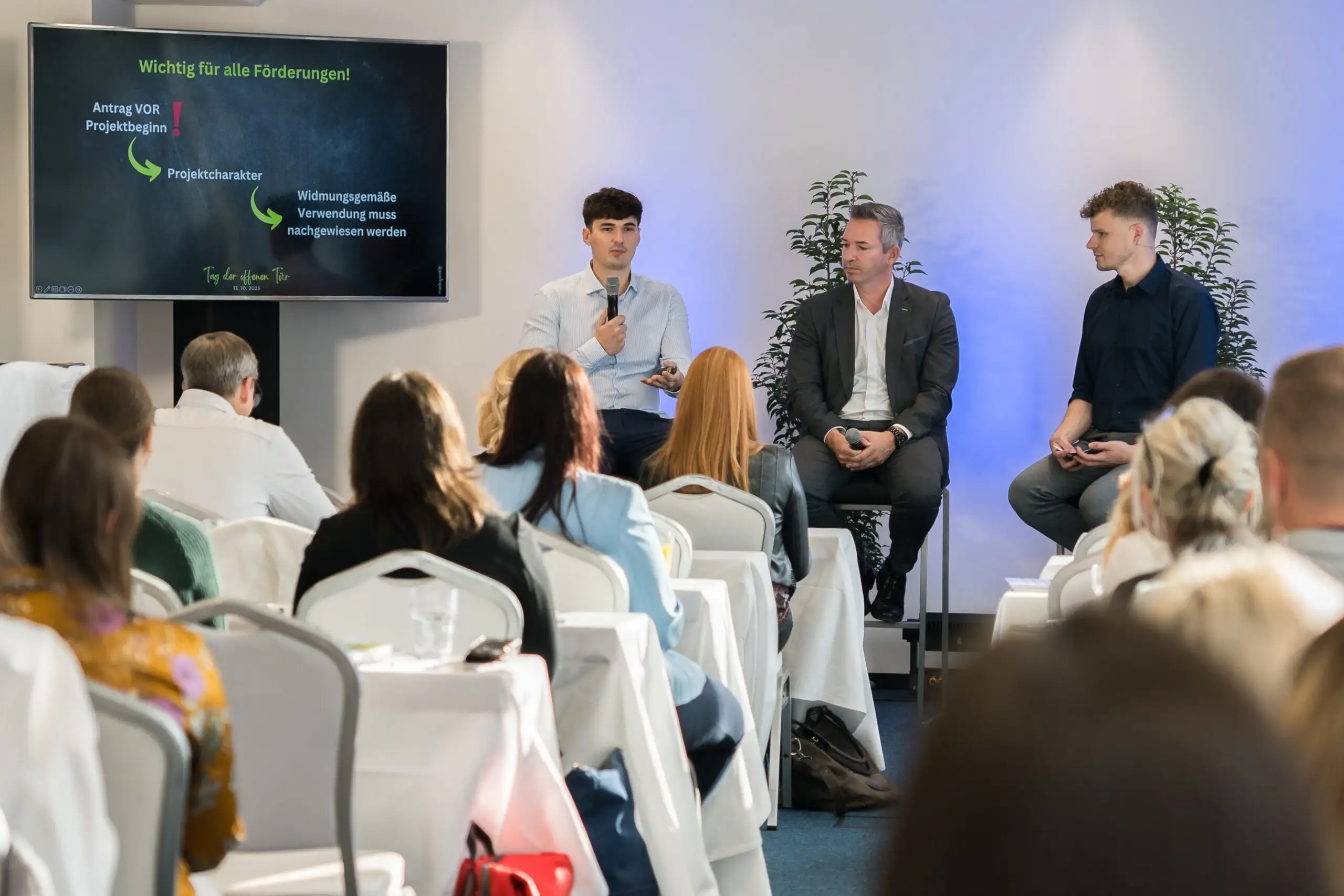 Dominik Pototschnig and Florian Semmler with another speaker at a mediapool event